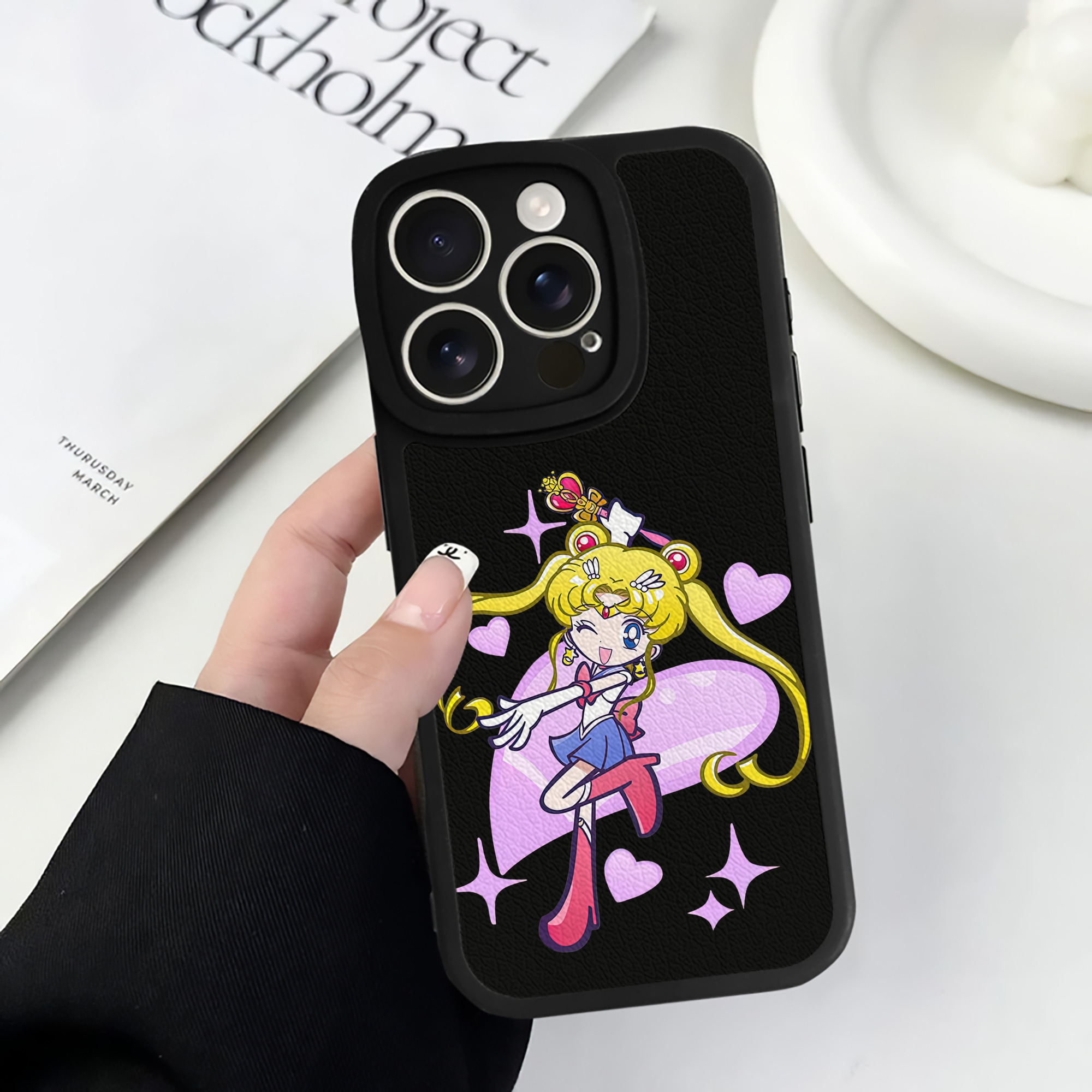 （画像用） 美少女戦士セーラームーン 月野 うさぎ つきの うさぎ Sailor Moon Tsukino Usagi 【iPhone 16シリーズ対応】シリコンスマホケース（レザー調） 材質：シリコン